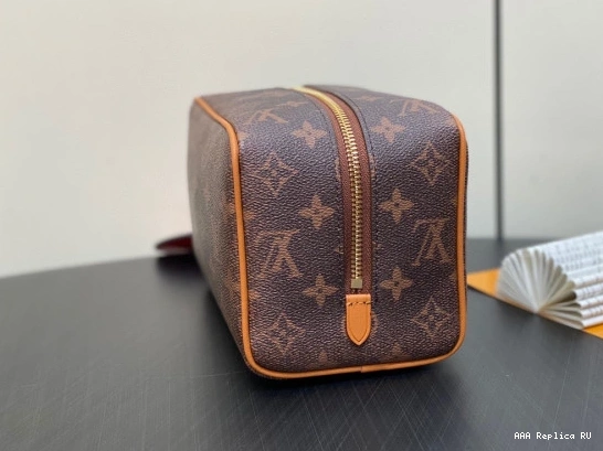 Aaa replica bags LOUIS bag-23*13*12CM DOPP LOCKER KIT VUITTON 0822